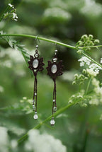Boucles d'Oreilles en Micro Macramé avec Jade Blanc - Coton & Astrance