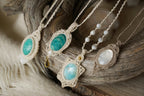 Collier Sautoire Micro Macramé avce Amazonite, Nacre & Goutte Doré - Coton & Astrance