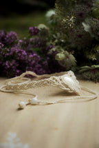 Collier Ras-de-Cou en Micro Macramé avec Nacre - Coton & Astrance