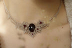 Collier Elfique en Micro macramé avec Grenat Rouge - Coton & Astrance