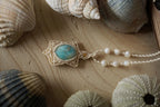 Pendentif Larimar et Nacre en Micro Macramé - Coton & Astrance