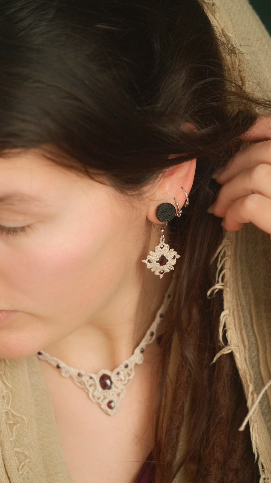 Boucles d’oreilles dentelle en grenat rouge - Coton & Astrance