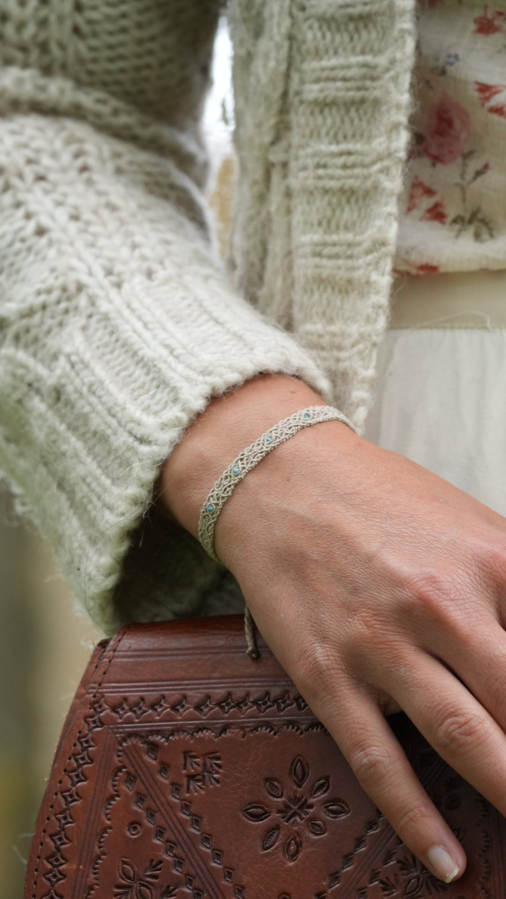 Bijou nature céleste en apatite bleue et fil de lin clair 