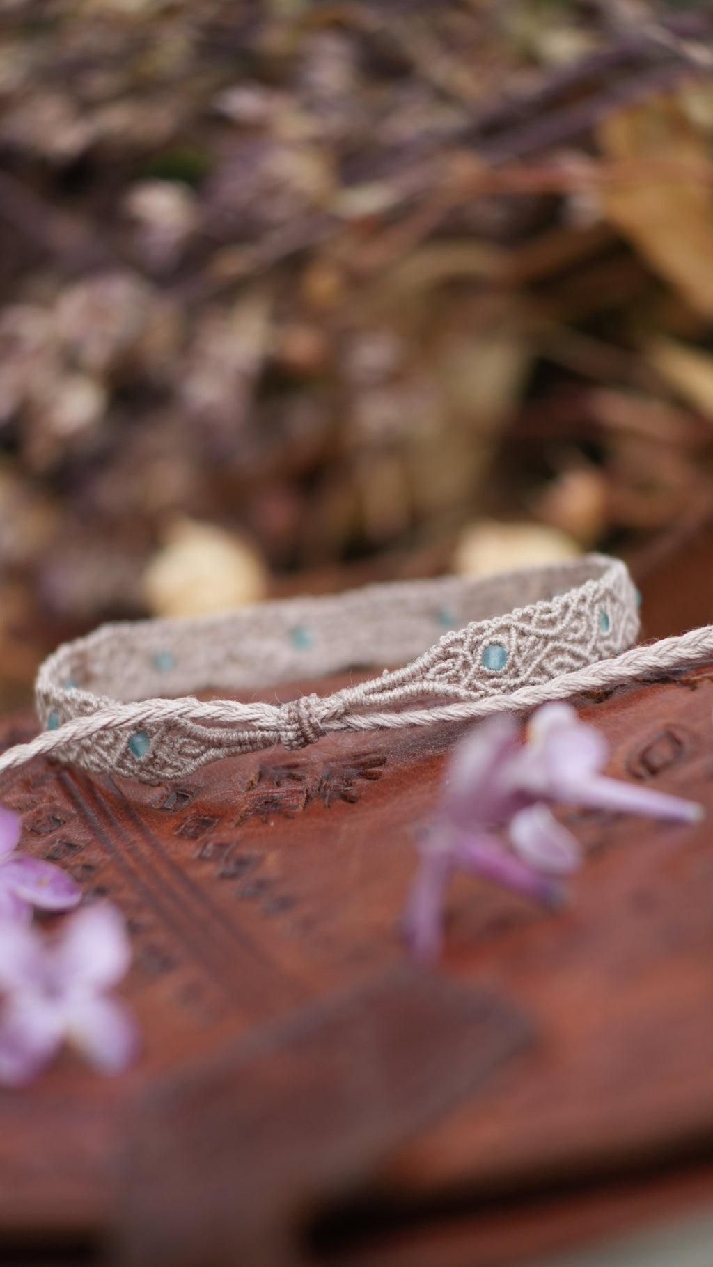 Bracelet bohème bleu clair artisanal coton et pierres naturelles 