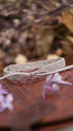 Bracelet bohème bleu clair artisanal coton et pierres naturelles 