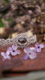 Bracelet elfique en quartz fumé tissé à la main par Coton et Astrance 