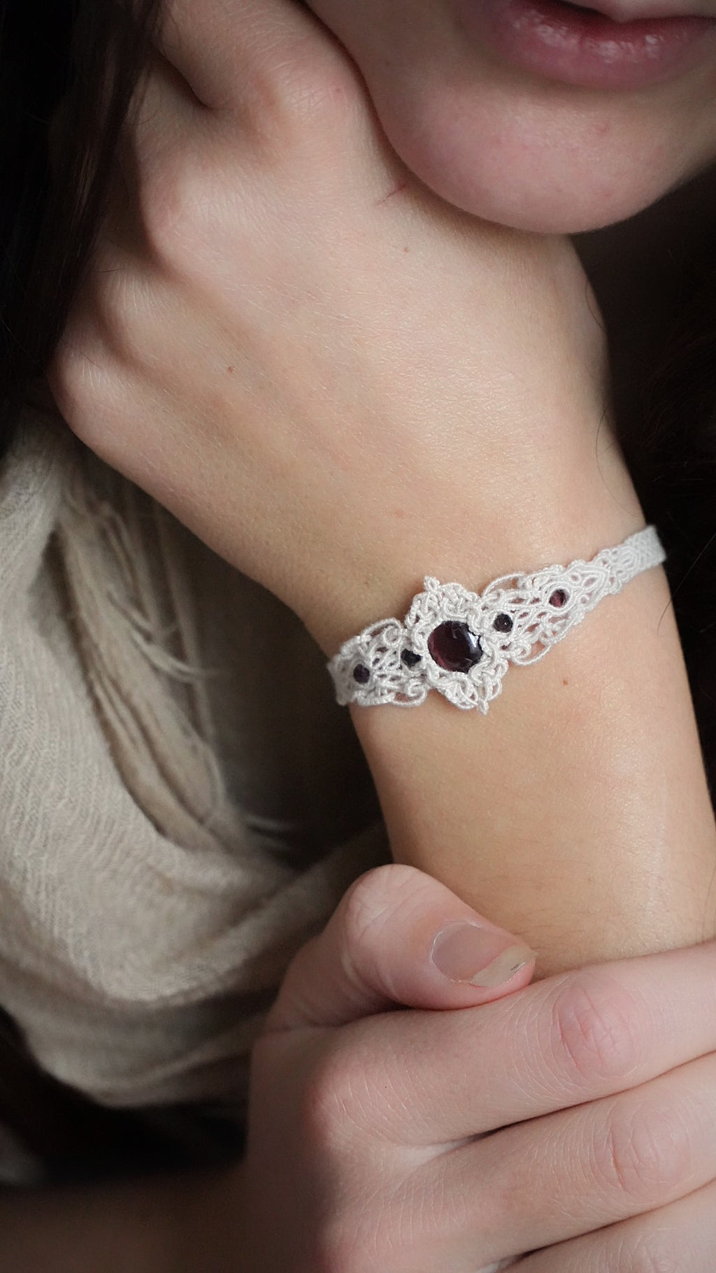 Bracelet princesse micro macramé grenat rouge - Royaume secret - Coton & Astrance