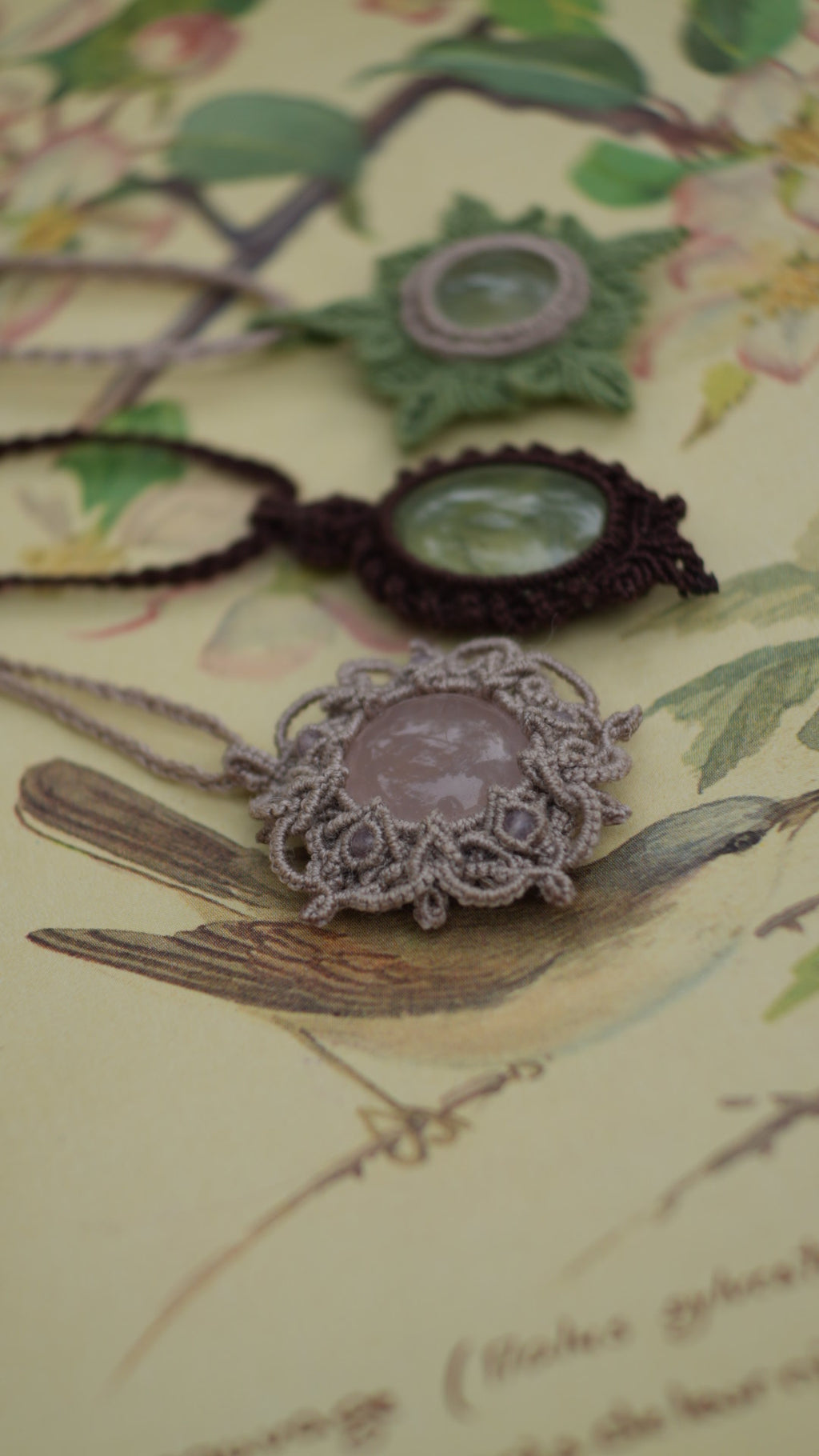 Bijou féerique romantique artisanal pierre rose pastel