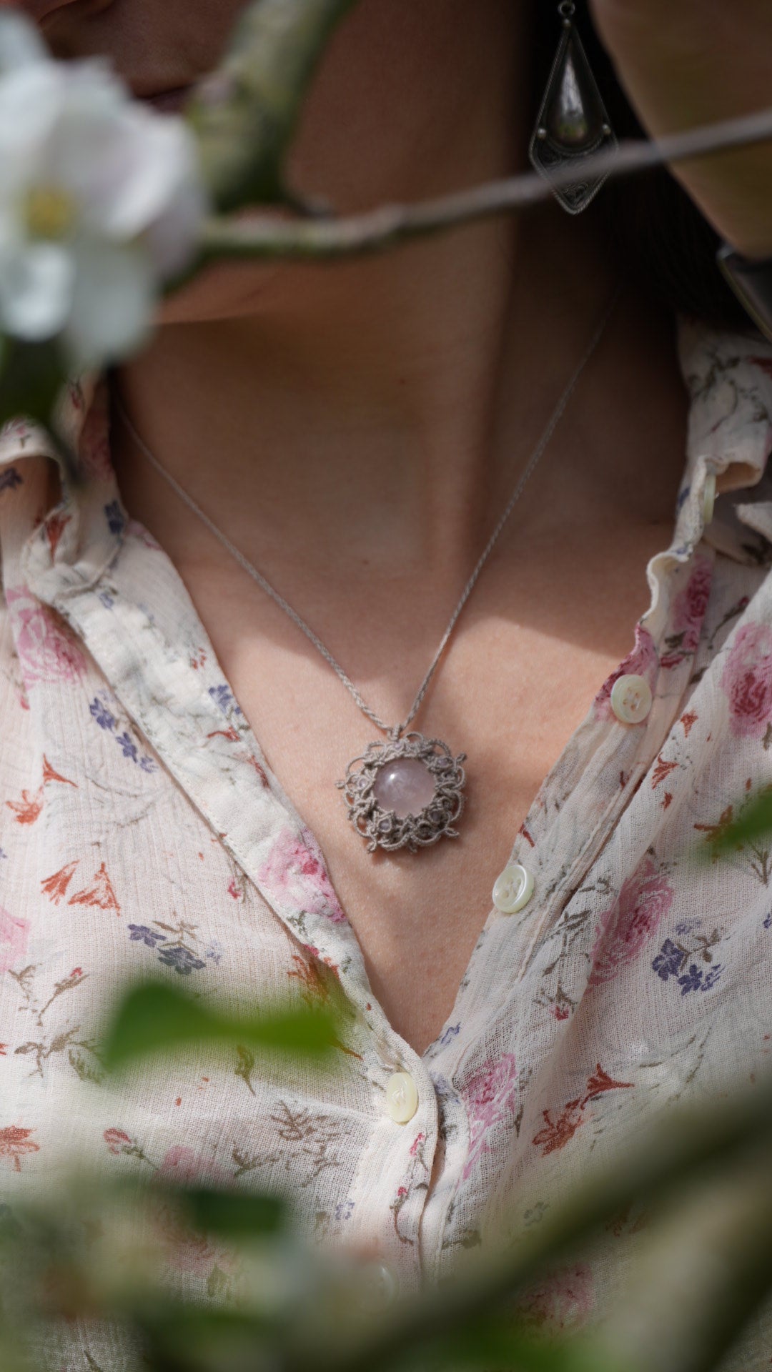 Collier cottagecore fait main inspiration fleurs et dentelle végétale 