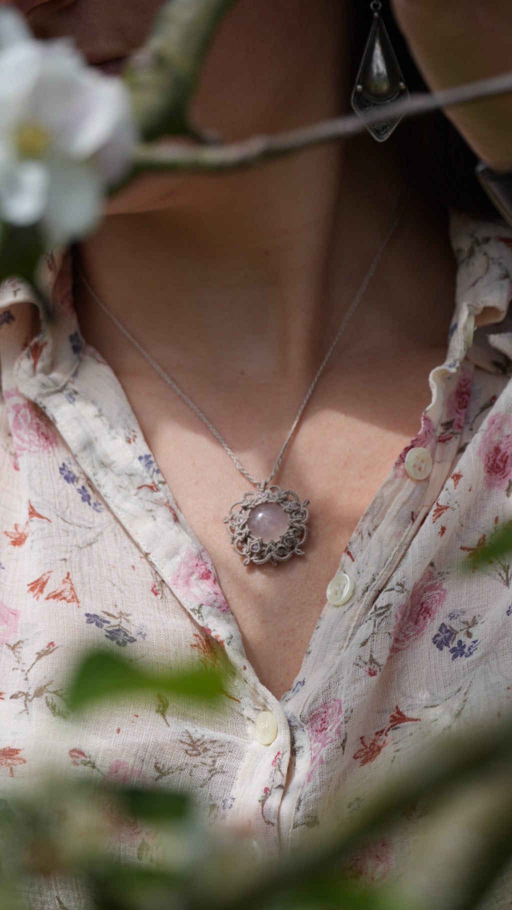 Collier cottagecore fait main inspiration fleurs et dentelle végétale 
