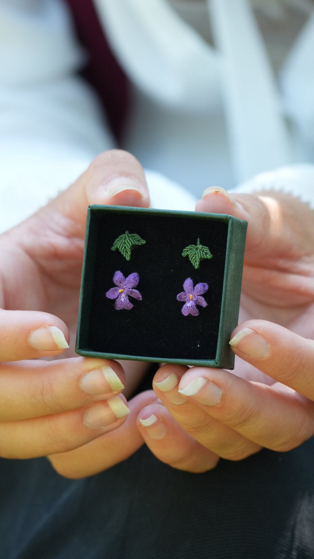 Fleur violette artisanale tissée à la main – Coton et Astrance