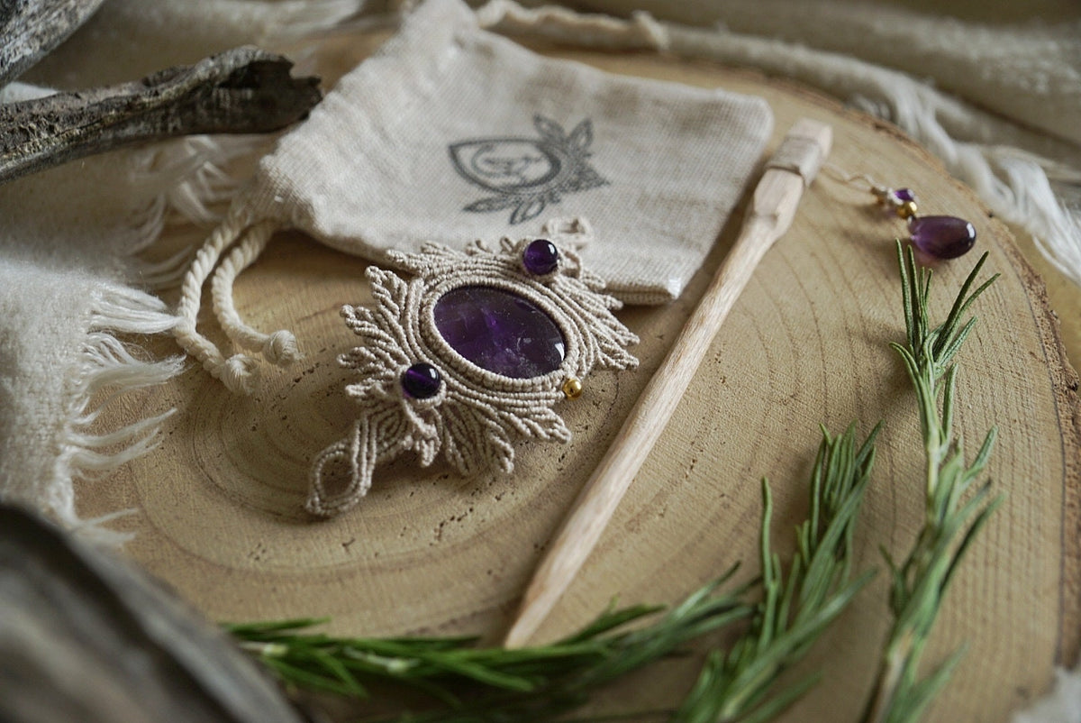 Broche à Cheveux en Micro Macramé, Bois de Frêne et Améthyste - Coton & Astrance