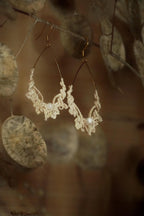 Boucles d’Oreilles en Micro Macramé avec nacre - Coton & Astrance