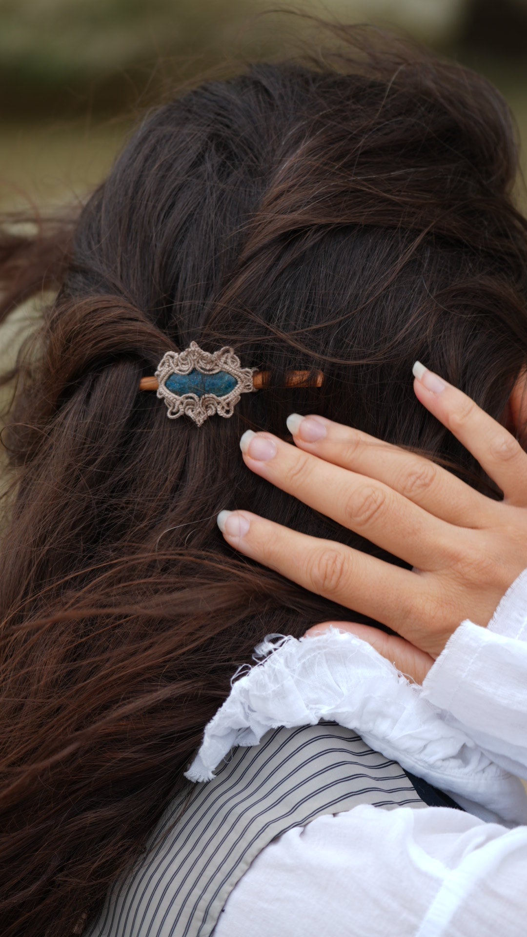 Mini barrette à cheveux à pic en micro macramé et apatite bleue - Coton & Astrance