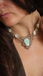 Collier plastron turquoise australienne et cauris – micro macramé - Coton & Astrance
