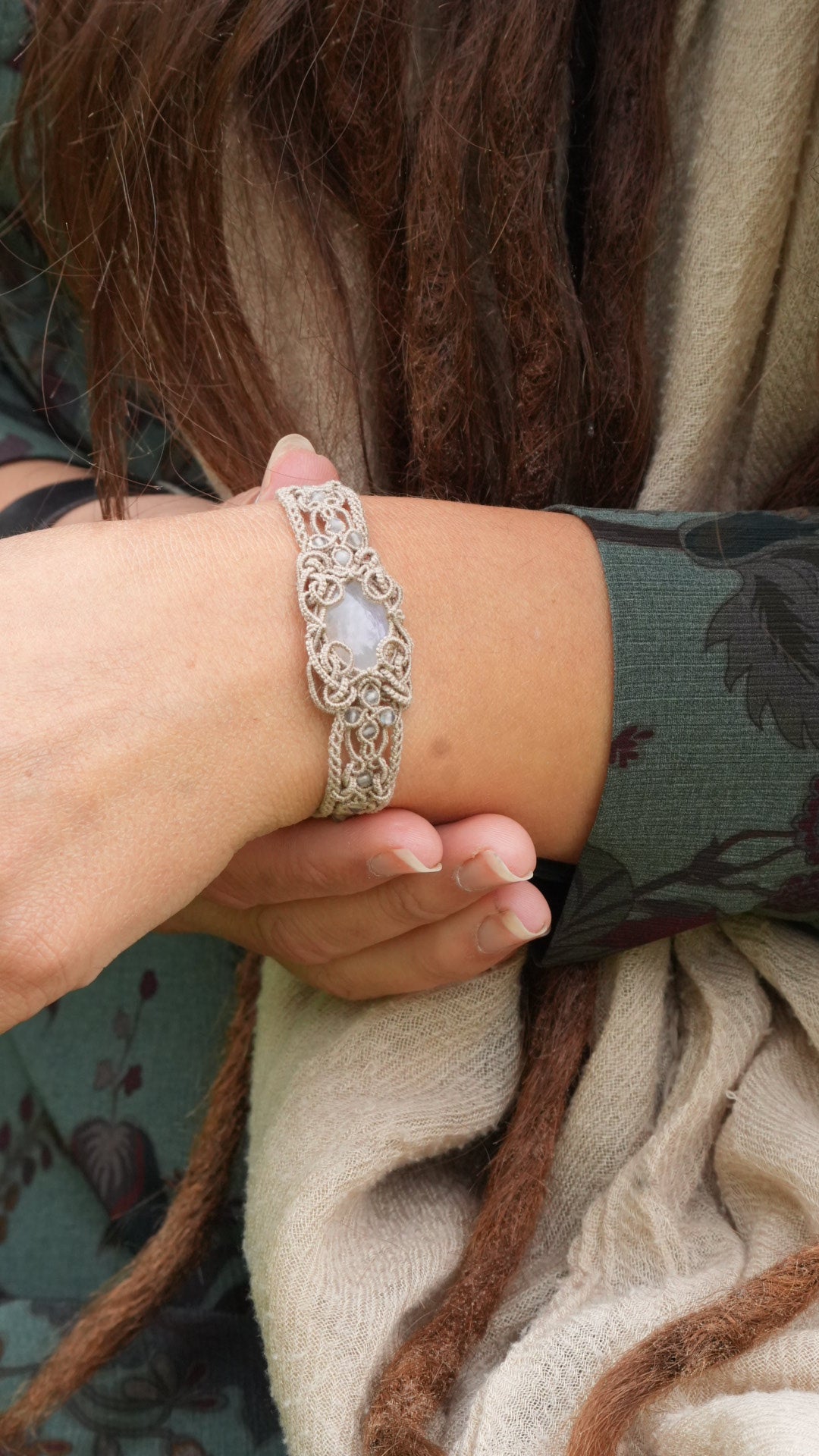 Bracelet en pierre de lune pour mariage elfique - Coton & Astrance