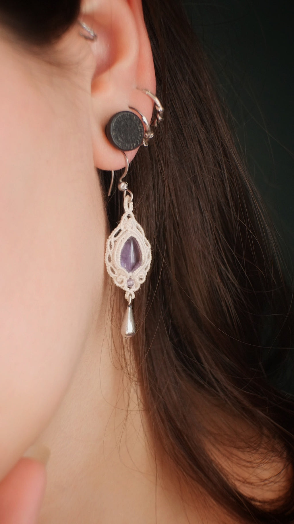 Boucles d’oreilles améthyste lilas en micro macramé style princesse - Coton & Astrance