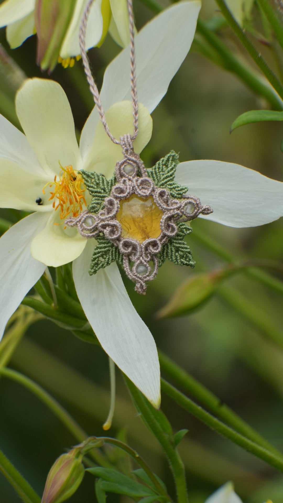 Pendentif étoile en citrine avec feuillage - Coton & Astrance