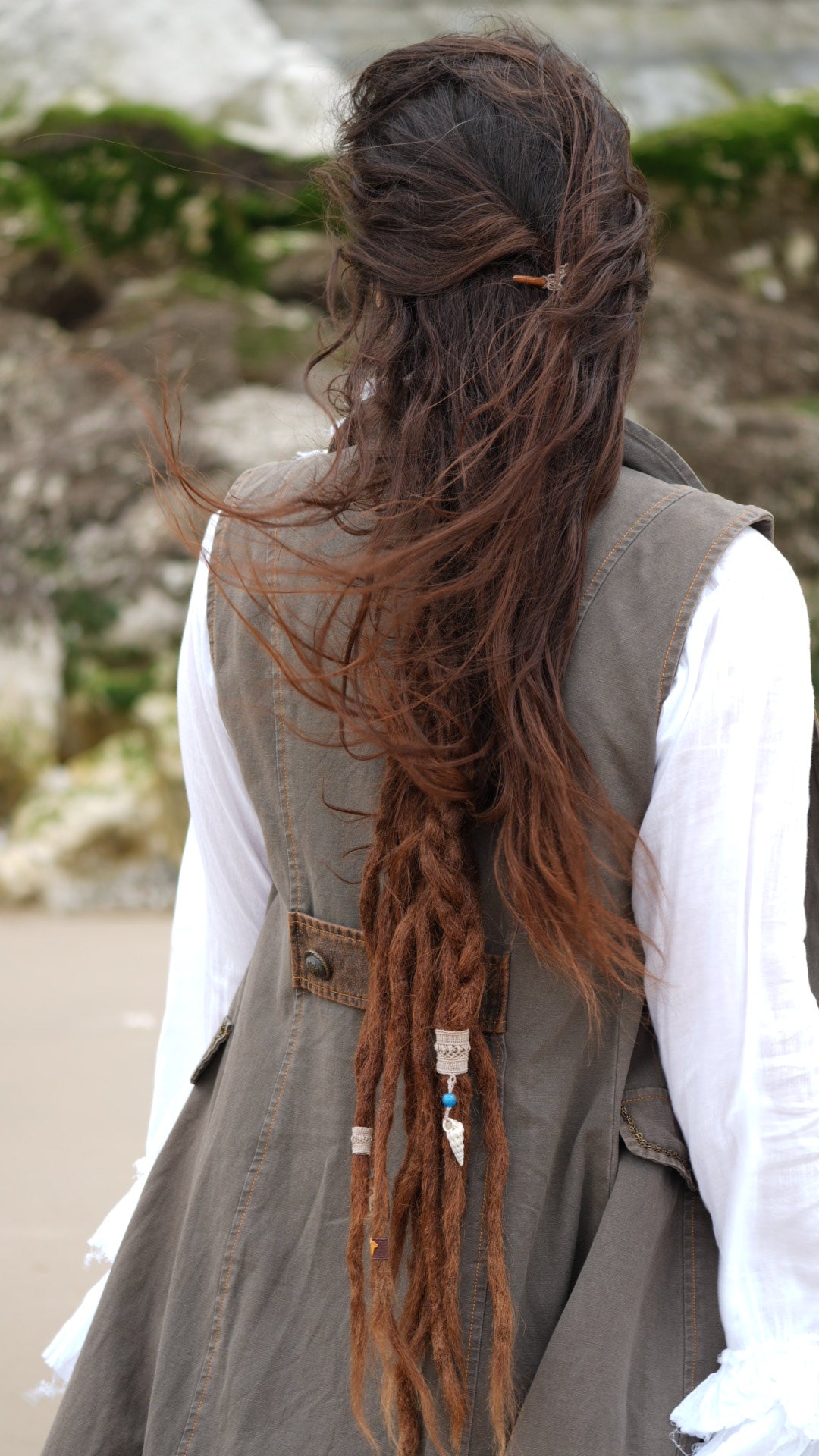 Perle de dreadlocks en micro macramé, fluorite et coquillage – bijou bohème - Coton & Astrance