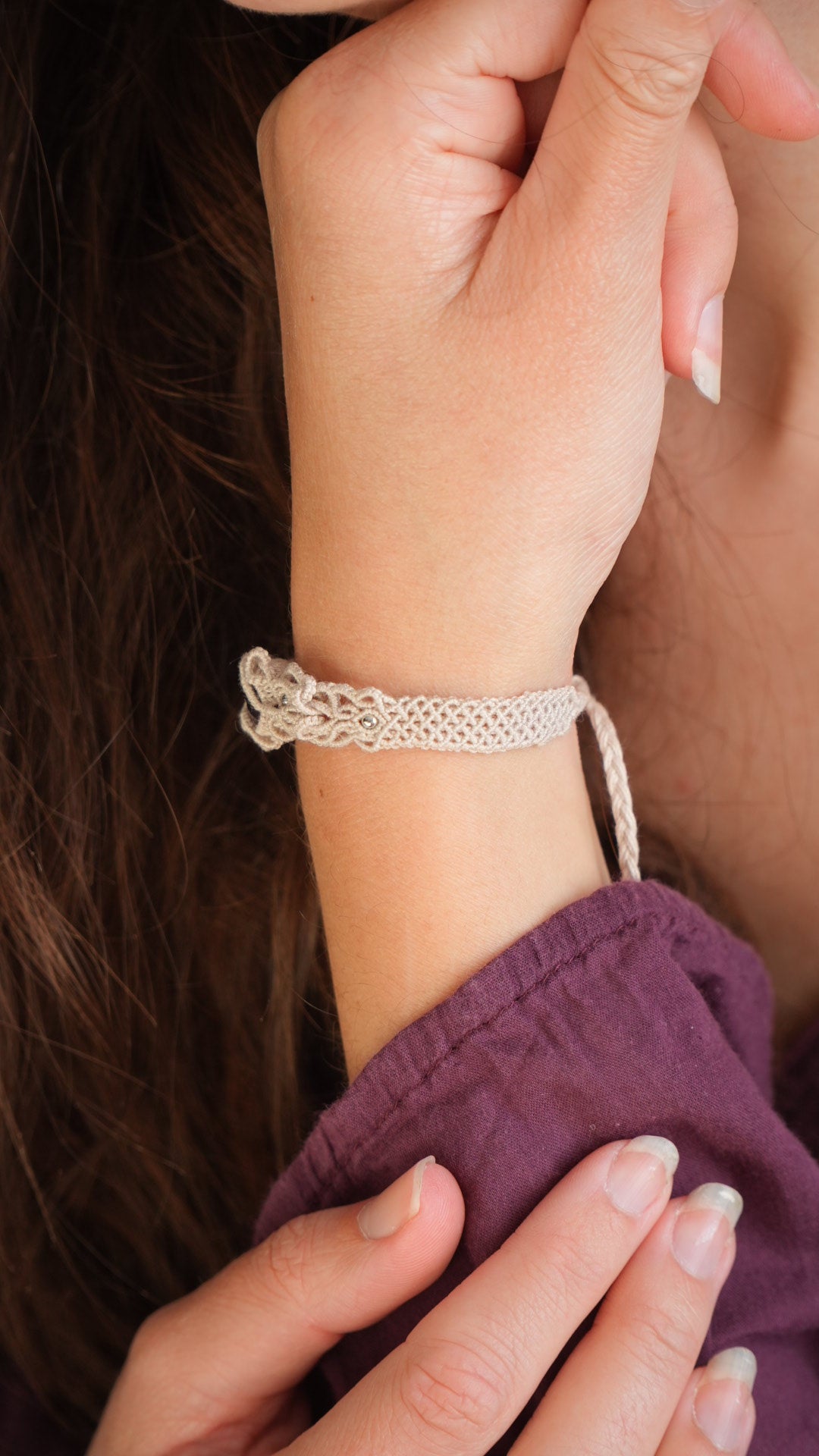 Bracelet asymétrique elfique en Améthyste et micro macramé - Coton & Astrance