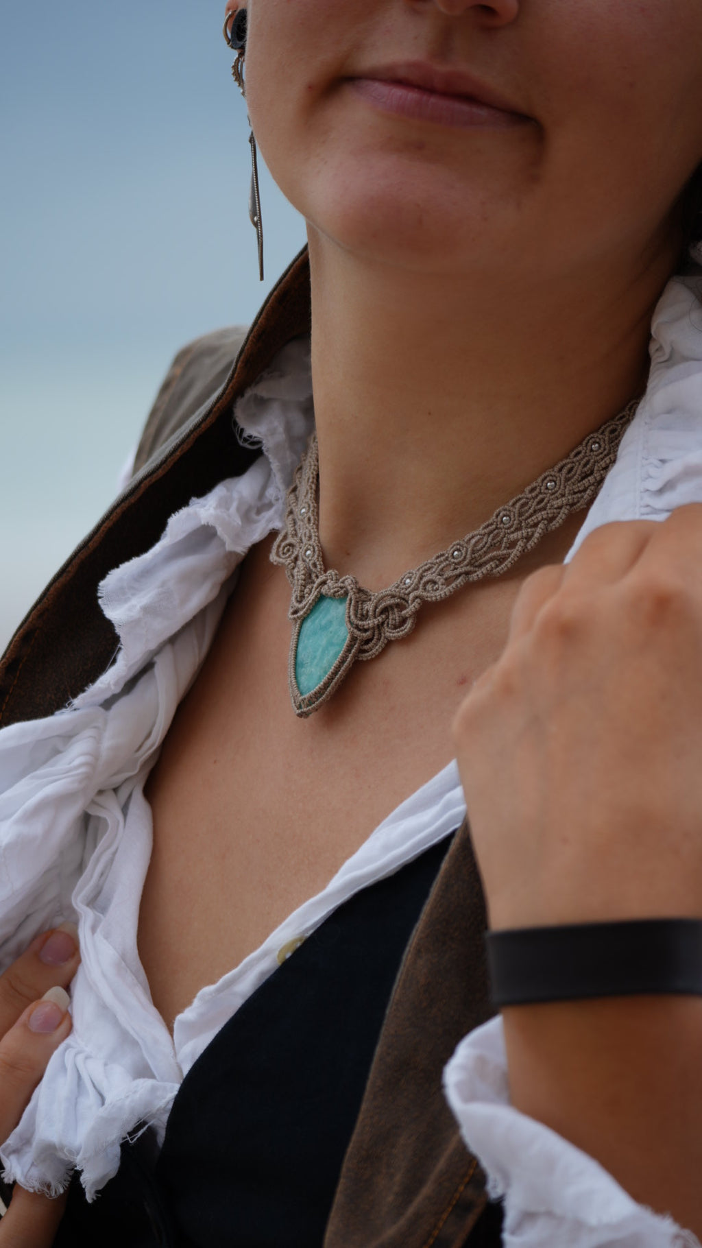 Collier plastron amazonite bleu turquoise en micro macramé - Coton & Astrance