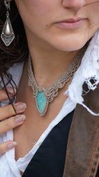 Collier plastron amazonite bleu turquoise en micro macramé - Coton & Astrance