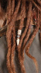 Perle de dreadlocks en micro macramé, fluorite et coquillage – bijou bohème - Coton & Astrance