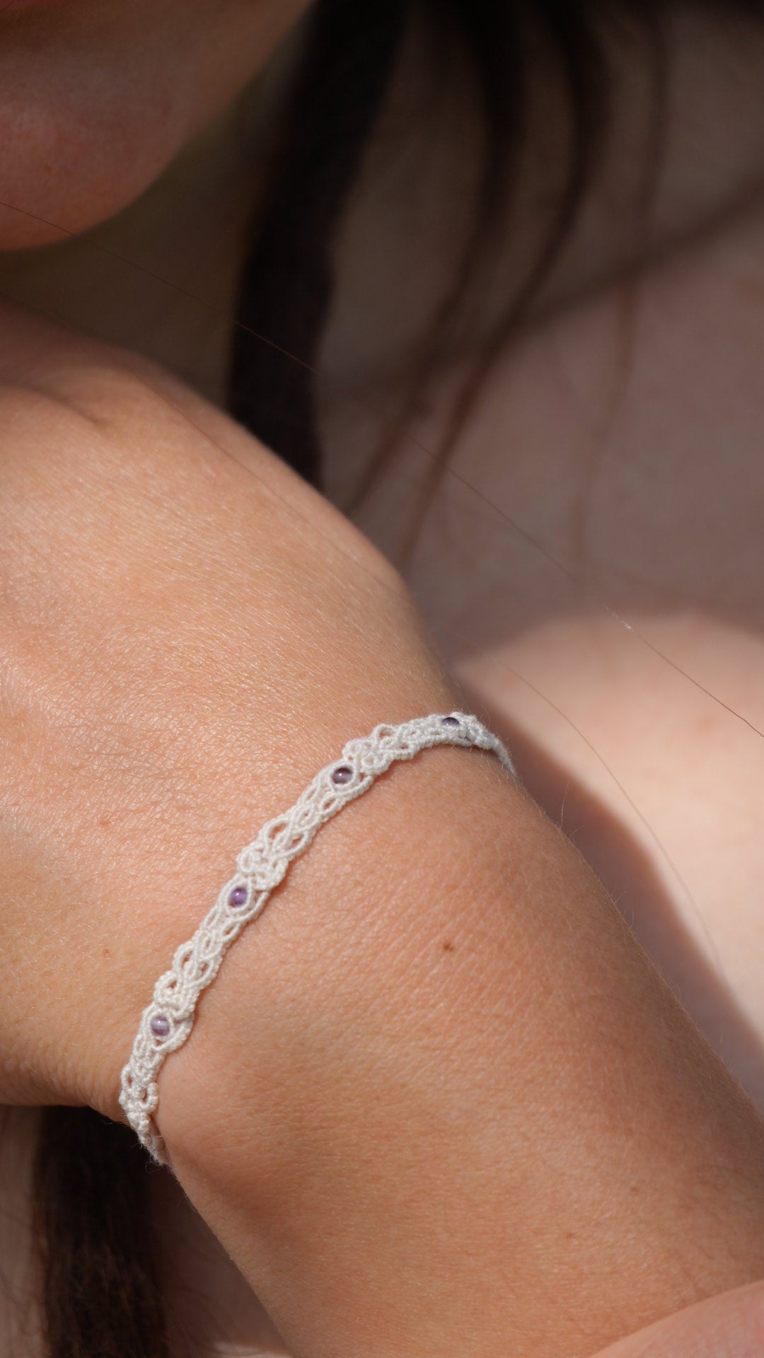 Bracelets minimalistes en micro macramé – quartz rose, améthyste, labradorite & verre bleu - Coton & Astrance
