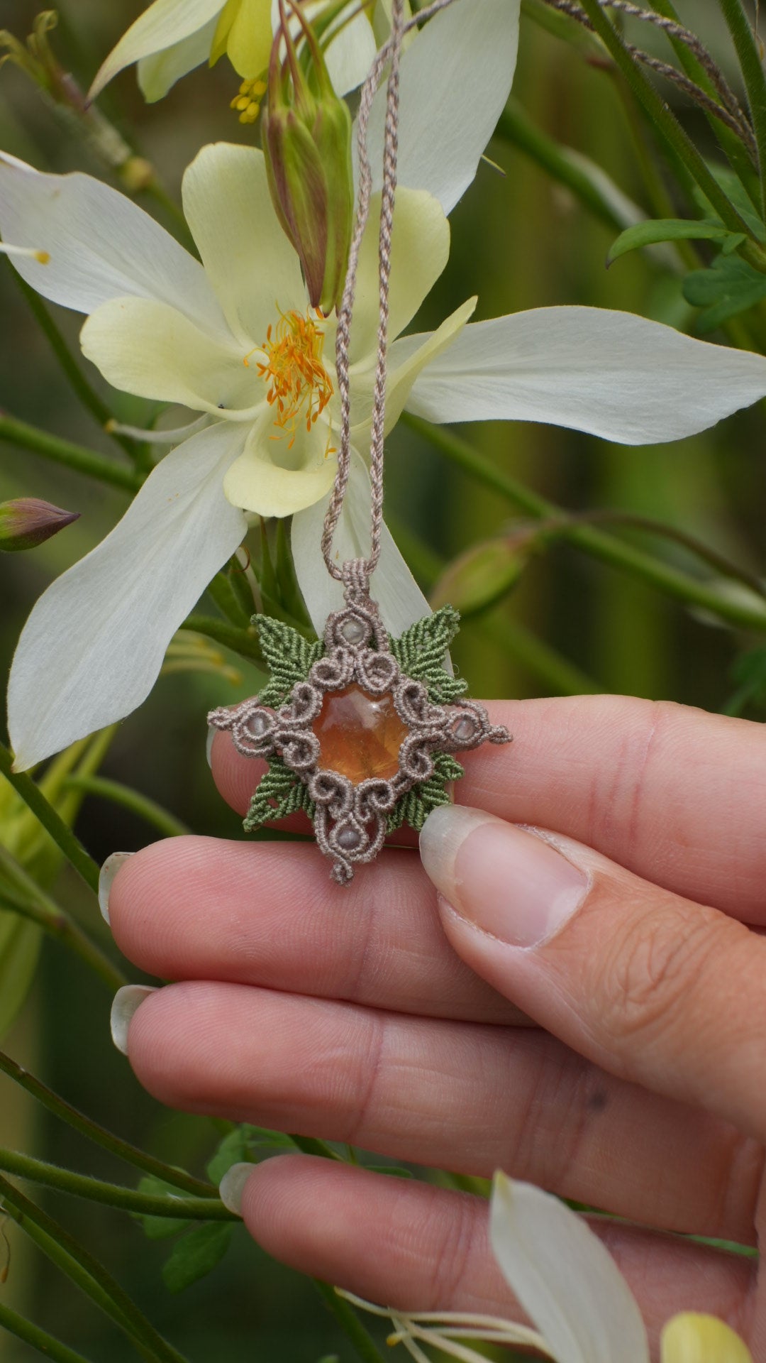 Pendentif étoile en citrine avec feuillage - Coton & Astrance