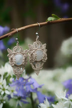 Boucles elfiques labradorite blanche – bijou bohème mariage féérique - Coton & Astrance