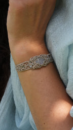 Bracelet en pierre de lune pour mariage elfique - Coton & Astrance
