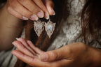Boucles elfiques labradorite blanche – bijou bohème mariage féérique - Coton & Astrance