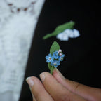 Broche Myosotis en micro macramé – Accessoire sac floral bohème elfique - Coton & Astrance