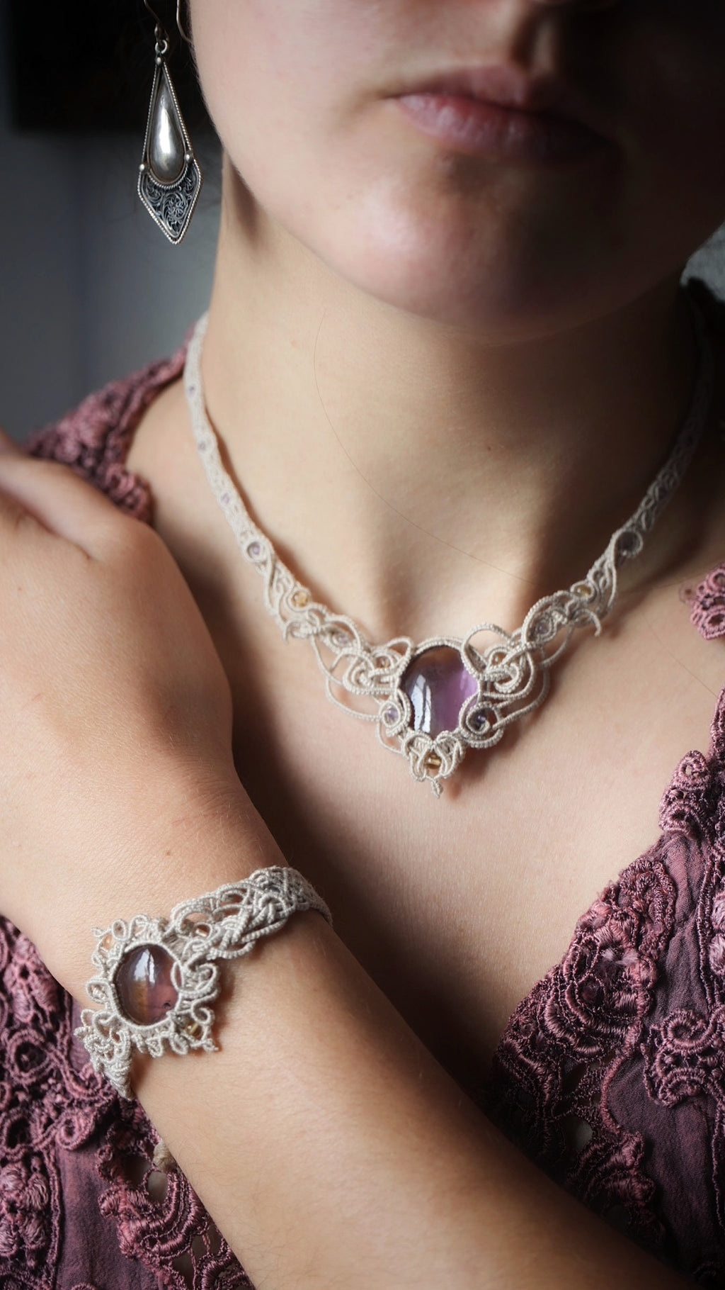 Collier plastron elfique en amétrine et micro macramé - Coton & Astrance