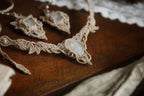 Collier V elfique labradorite pierre de lune • Ras de cou féérique - Coton & Astrance