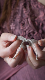 Manchette elfique en micro macramé avec amétrine, citrine et améthyste - Coton & Astrance