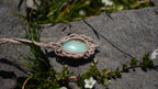 Pendentif chrysoprase naturelle en micro macramé, bijou pastel - Coton & Astrance