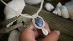 Collier micro macramé unisexe bleu sodalite & cauri – été bohème - Coton & Astrance