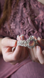 Manchette elfique en micro macramé avec amétrine, citrine et améthyste - Coton & Astrance
