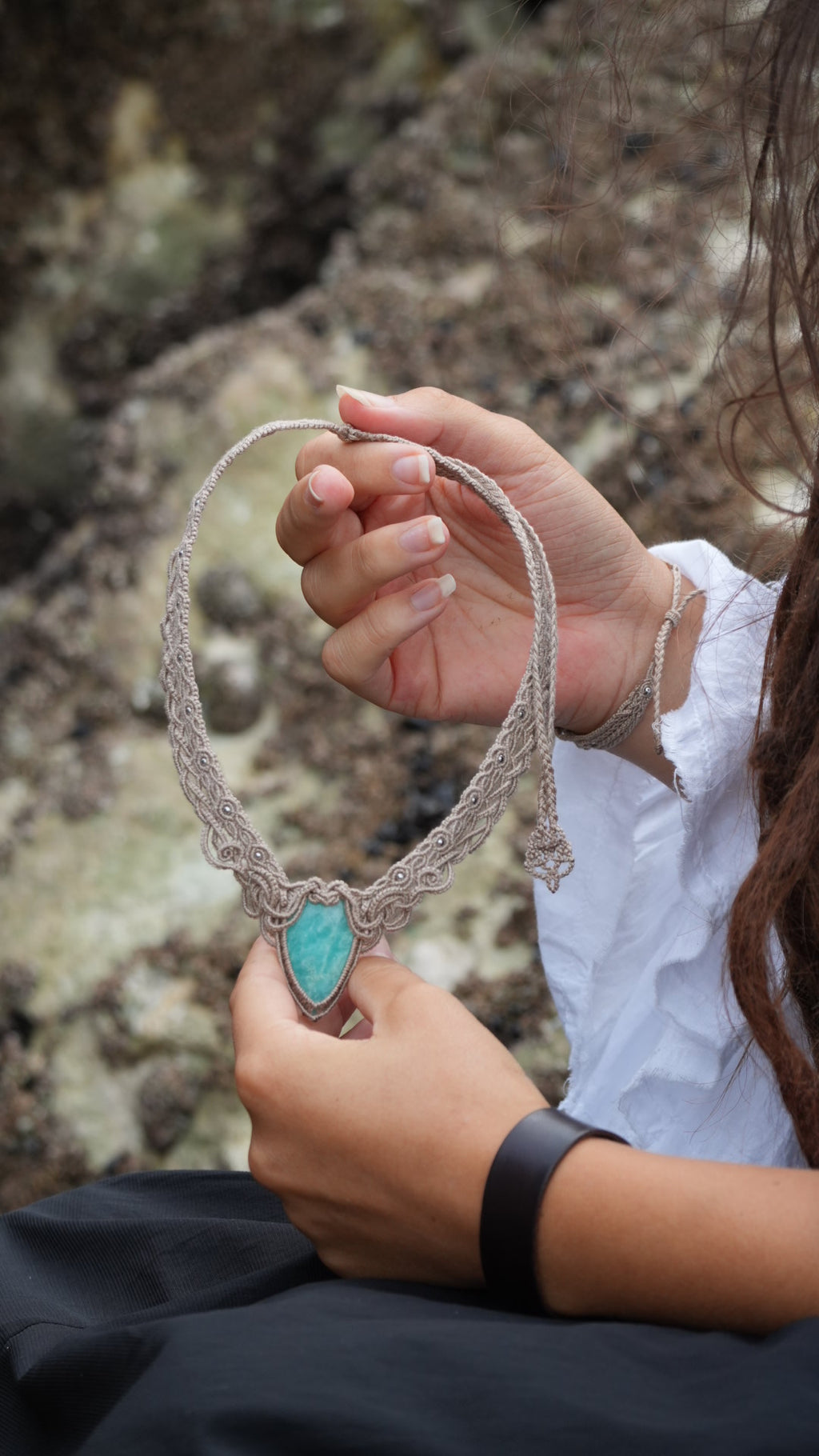 Collier plastron amazonite bleu turquoise en micro macramé - Coton & Astrance