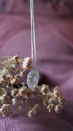 Pendentif médaillon celtique en micro macramé avec amétrine pâle et améthyste - Coton & Astrance