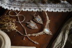 Collier V elfique labradorite pierre de lune • Ras de cou féérique - Coton & Astrance