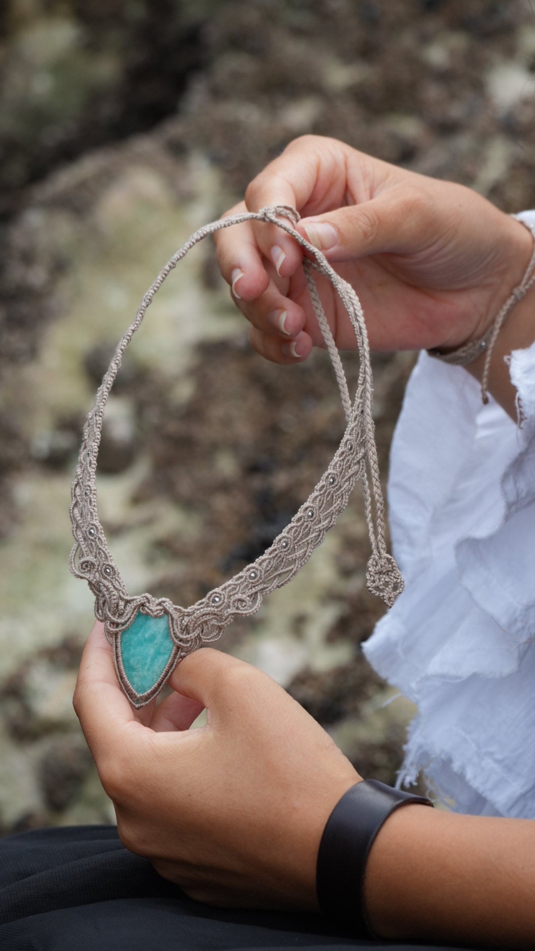 Collier plastron amazonite bleu turquoise en micro macramé - Coton & Astrance