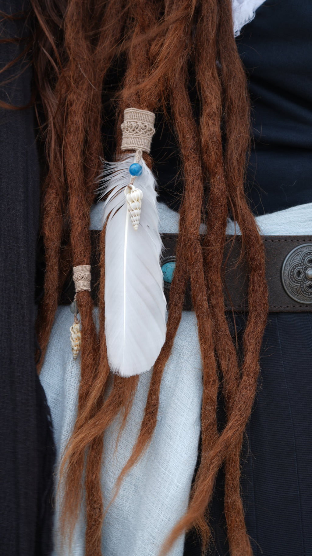 Perle de dreadlocks en micro macramé, fluorite et coquillage – bijou bohème - Coton & Astrance