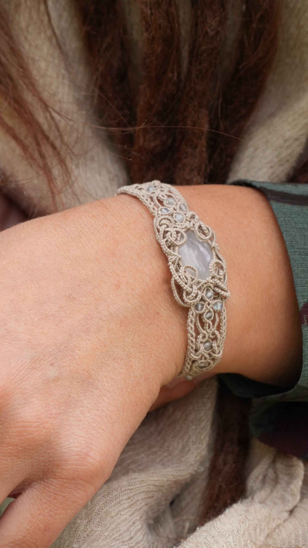 Bracelet en pierre de lune pour mariage elfique - Coton & Astrance