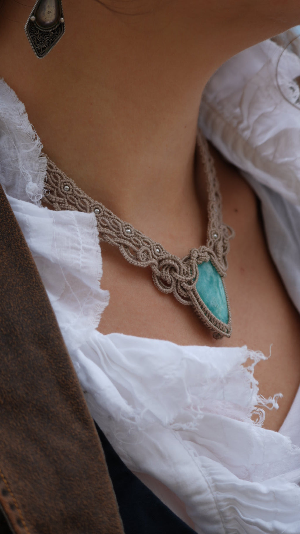 Collier plastron amazonite bleu turquoise en micro macramé - Coton & Astrance