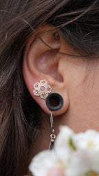 Puces d’oreilles florale en micro macramé rhodochrosite rose - Coton & Astrance