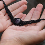 Collier ras-de-cou gothique en micro macramé et améthyste - Coton & Astrance