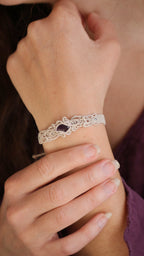 Bracelet asymétrique elfique en Améthyste et micro macramé - Coton & Astrance