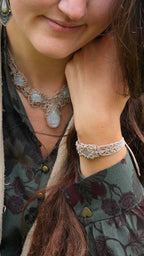 Bracelet en pierre de lune pour mariage elfique - Coton & Astrance
